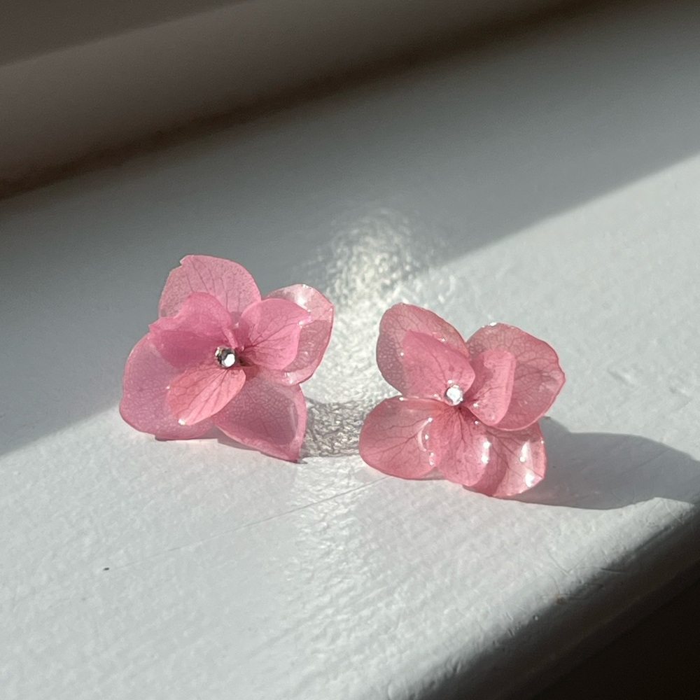 Handmade Preserved Pink Hydrangea Stud Earrings – Real Flower Jewelry
